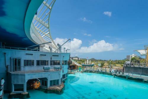 Hotel Big White Whale Ocean Exploration World