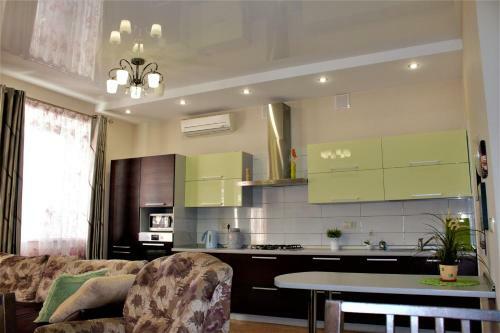 Villa 4 Bedroom Cottage At Sbornaya Str.
