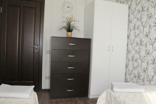 Villa 4 Bedroom Cottage At Sbornaya Str.