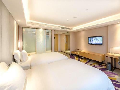 Lavande Hotel Zigong Tanmulin Lantern Park