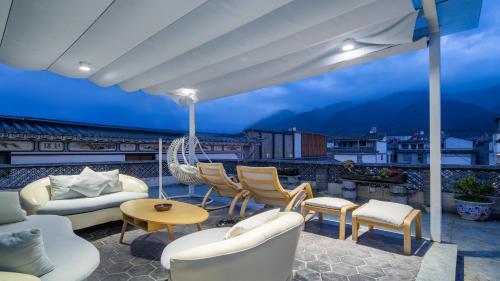 Floral Hotel � Silver Moon Dali