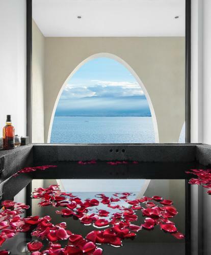 Hotel Mont XIX Full Lake View Luxury Villa