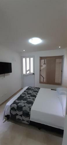 Farallones Apartahotel - Betania