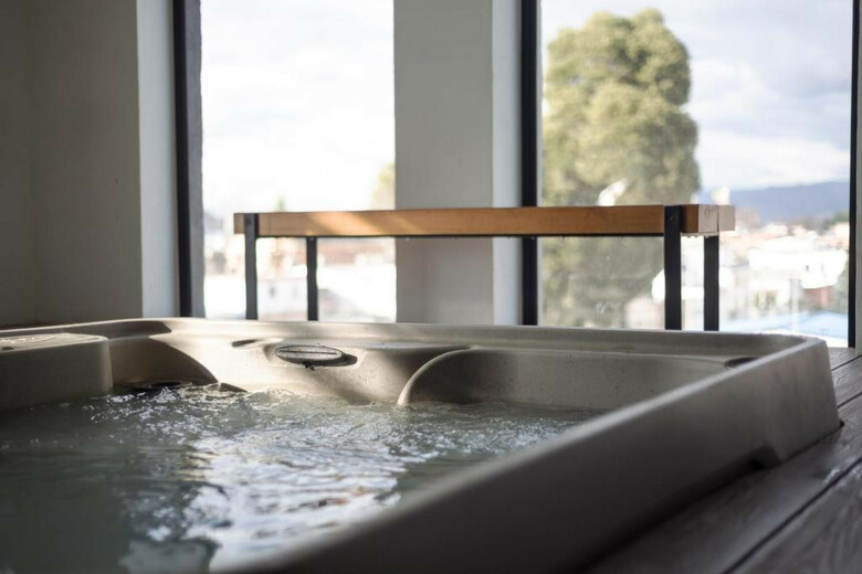 72 Hub Apartments - Pool - Gym - Sauna - Pet Friendly