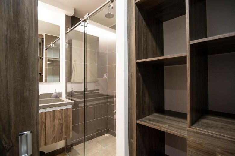 72 Hub Apartments - Pool - Gym - Sauna - Pet Friendly