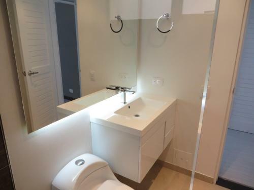 Apartamento Iluminado Y Moderno 2 Hbs Junto A Parque Virrey