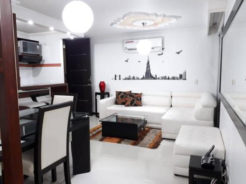 Supercondo! Home Away From Home (Mi Casa Tu Casa)