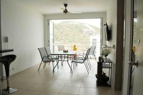 Comfortable Bedroom Apartment With Balcony And Pools
