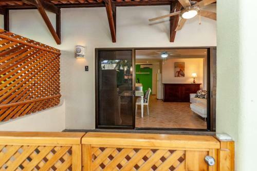 Apartamento Colorful Classy Modern Split Level Unit Near Beach In Coco With Pool