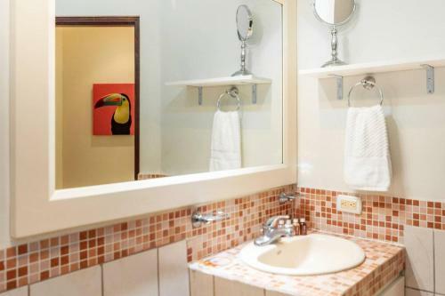 Apartamento Colorful Classy Modern Split Level Unit Near Beach In Coco With Pool