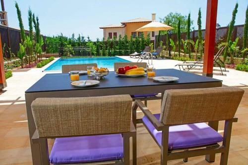 Villa In Kouklia Sleeps 4 Includes Swimming Pool Air Con And Wifi 9