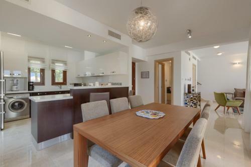 Villa In Kouklia Sleeps 4 Includes Swimming Pool Air Con And Wifi 5