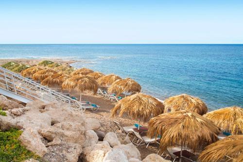 Villa In Kouklia Sleeps 6 Includes Swimming Pool And Air Con 3
