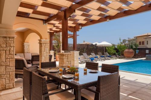 Villa In Kouklia Sleeps 6 Includes Swimming Pool And Air Con 0