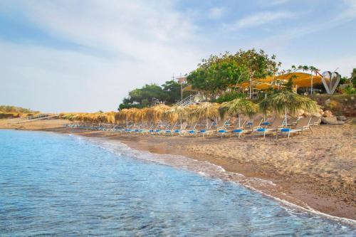 Villa In Kouklia Sleeps 6 Includes Swimming Pool And Air Con 9