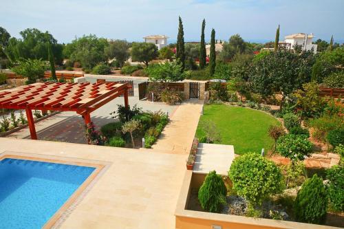 Villa In Kouklia Sleeps 6 Includes Swimming Pool And Air Con 9