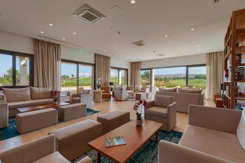 Villa In Kouklia Sleeps 10 Includes Swimming Pool And Air Con 3