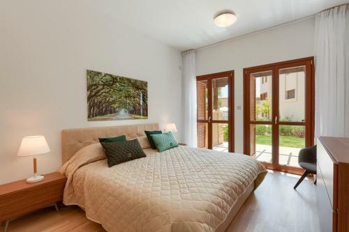 Kouklia Town House Sleeps 6 With Pool And Air Con