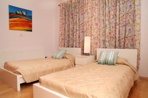 Villa In Kouklia Sleeps 10 Includes Swimming Pool And Air Con 8