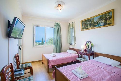 Villa In Latchi Sleeps 7 With Pool Air Con And Wifi