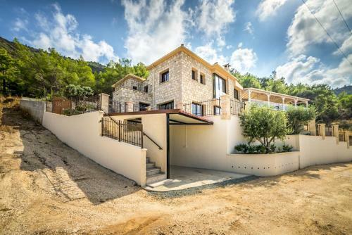 Pachyammos Villa Sleeps 8 With Pool And Air Con