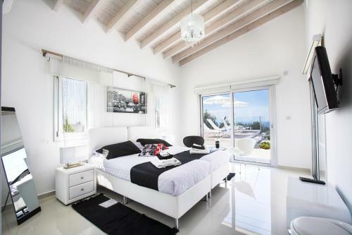 Pegeia Villa Sleeps 10 With Pool And Air Con