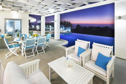 Pegeia Villa Sleeps 10 With Pool And Air Con