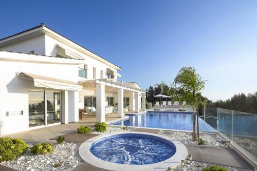 Pegeia Villa Sleeps 10 With Pool And Air Con