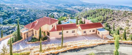 Pegeia Villa Sleeps 15 With Pool And Air Con