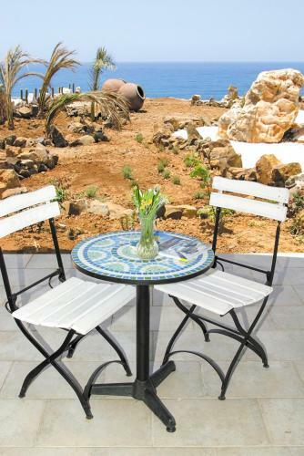 Pomos Villa Sleeps 8 With Pool And Air Con