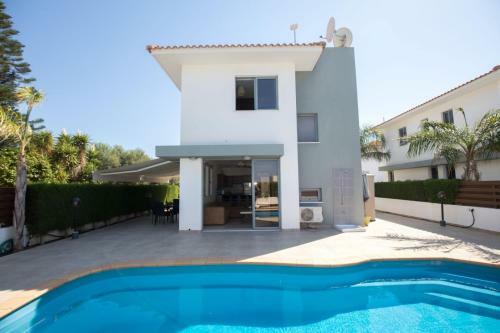 Villa Sunflower - 2 Bed Villa Protaras