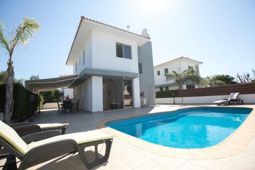 Villa Sunflower - 2 Bed Villa Protaras