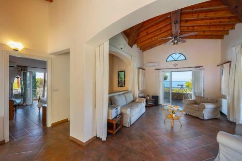 Nea Dimmata Villa Sleeps 8 With Pool Air Con And Wifi