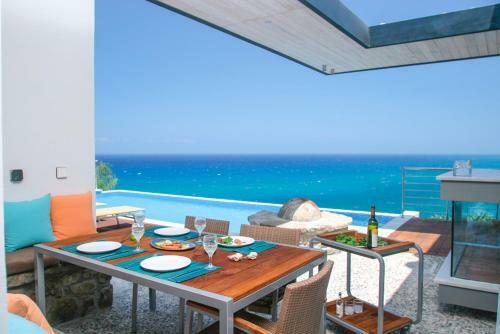 Nea Dimmata Villa Sleeps 6 With Pool And Air Con