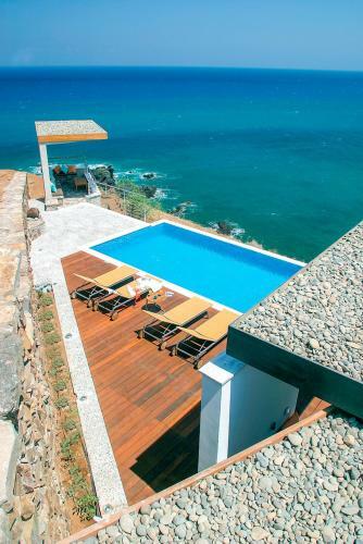 Nea Dimmata Villa Sleeps 6 With Pool And Air Con