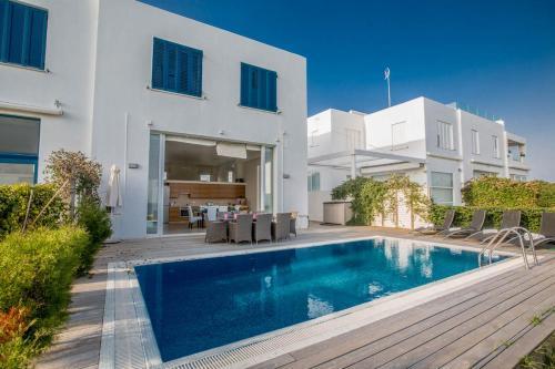 Villa In Protaras Sleeps 8 Includes Swimming Pool And Air Con 8