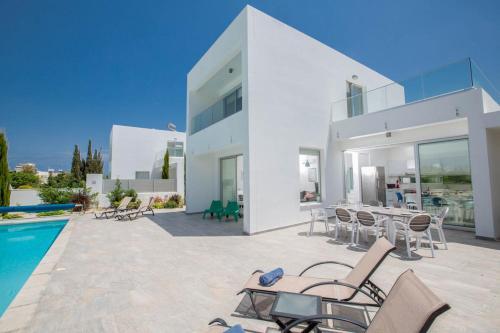 Villa In Protaras Sleeps 10 Includes Swimming Pool And Air Con 9