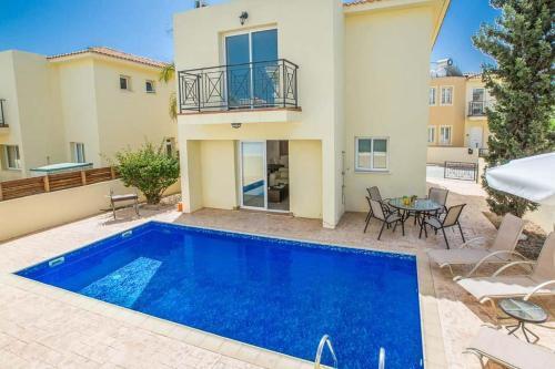 Villa In Protaras Sleeps 6 Includes Swimming Pool And Air Con 7