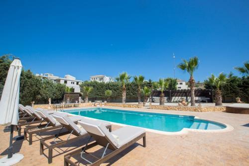 Villa In Protaras Sleeps 8 Includes Swimming Pool And Air Con 5