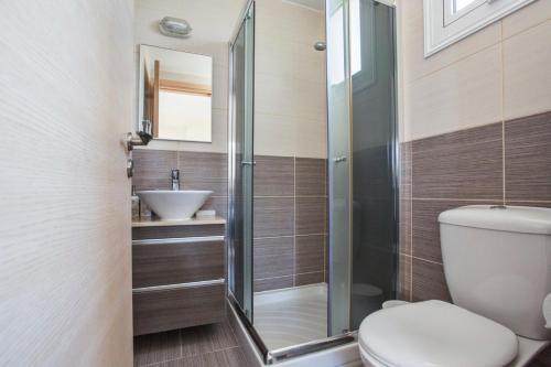 Villa In Protaras Sleeps 8 Includes Swimming Pool And Air Con 0 4