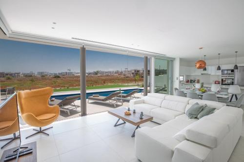 Villa In Protaras Sleeps 6 Includes Swimming Pool And Air Con 2 7