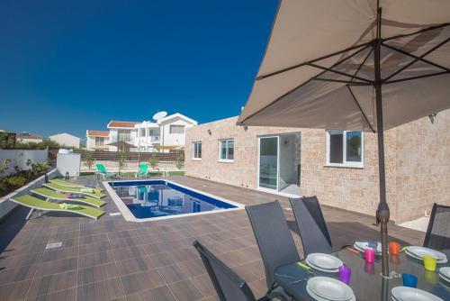 Cyprus Villa Minutes From The Beach, Protaras Villa 1195