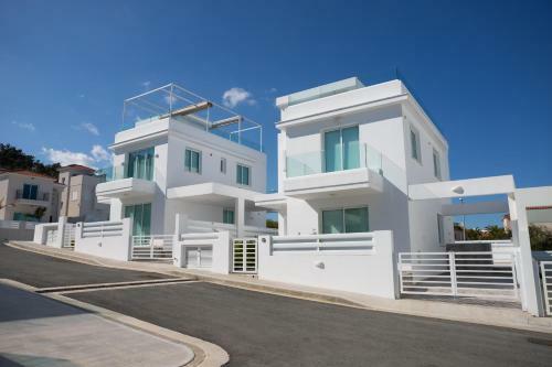 Villa Ioli Green Bay Protaras