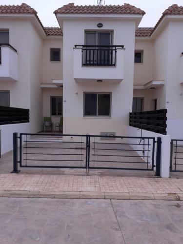Polyxenia Holiday House