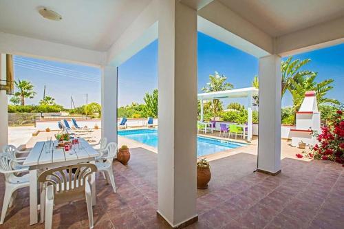 Villa In Protaras Sleeps 6 With Pool Air Con And Wifi
