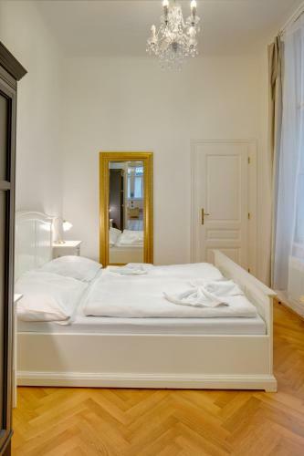 Karlova Old Town Apartment