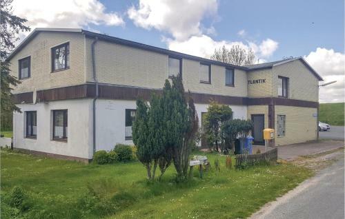 Four-bedroom Apartment In Hedwigenkoog
