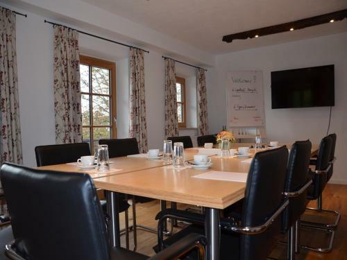 Hostal Landhof Angstl - G�stezimmer Und Tagungsraum