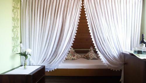 Hotel Weinstube Und G�stehaus Lutz