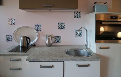 Amazing Apartment In K�hlungsborn With Internet